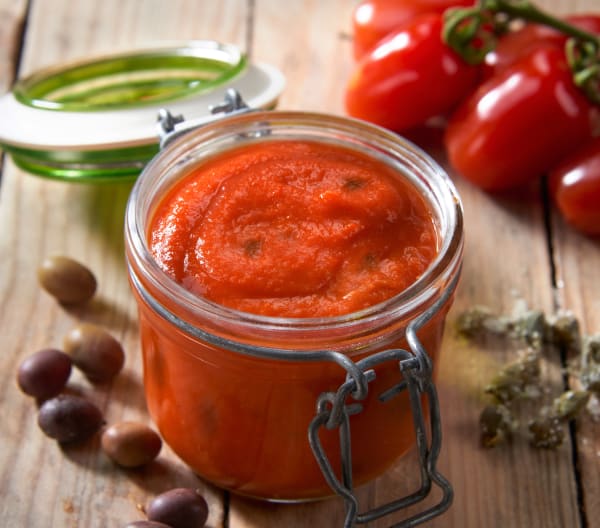 Conserva de salsa de tomate con aceitunas
