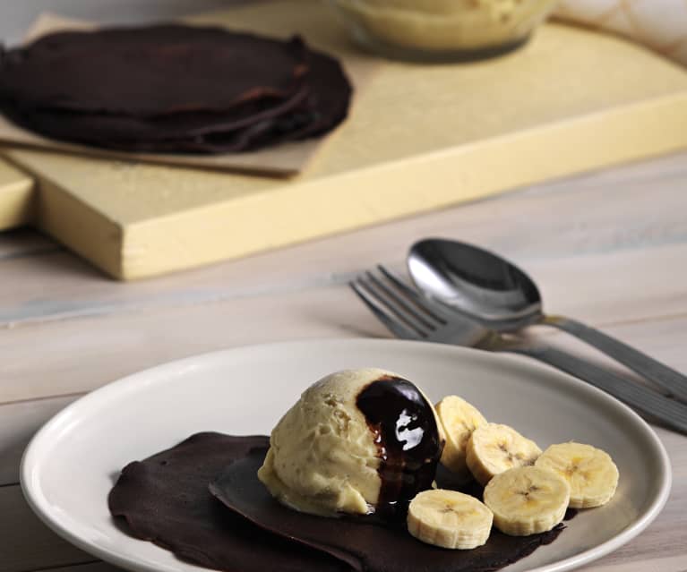 Crepes de chocolate con helado de plátano