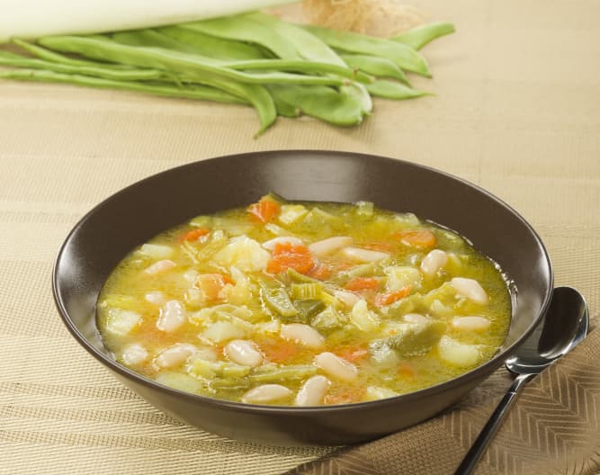 Sopa de porotos blancos y verduras