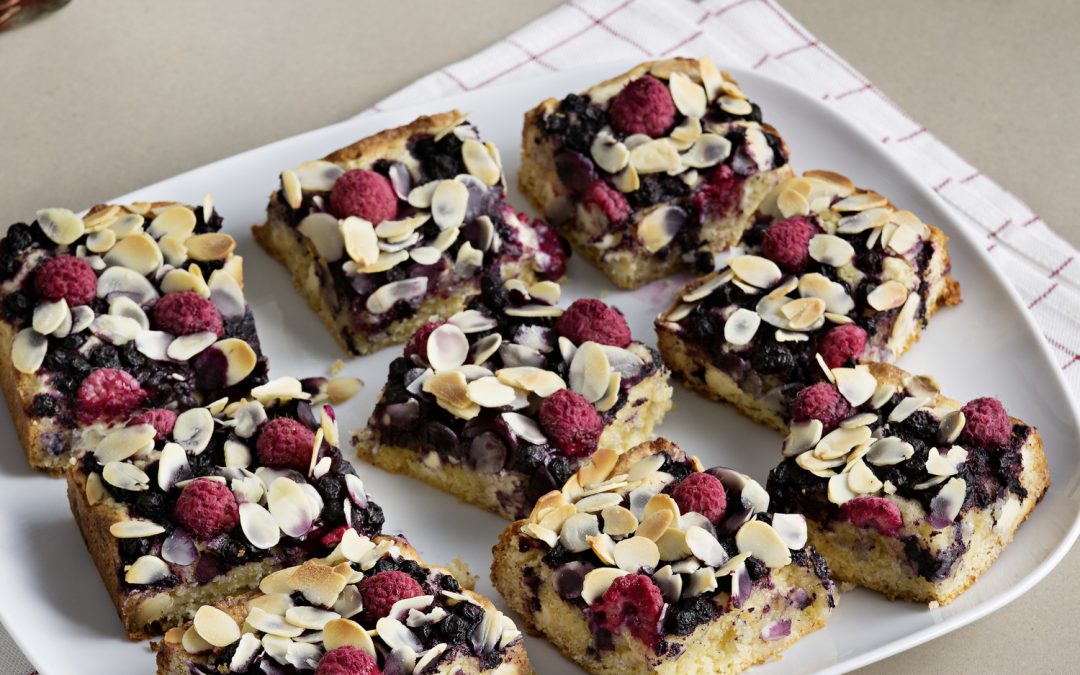 BLONDIES CON ALMENDRAS Y FRUTOS ROJOS