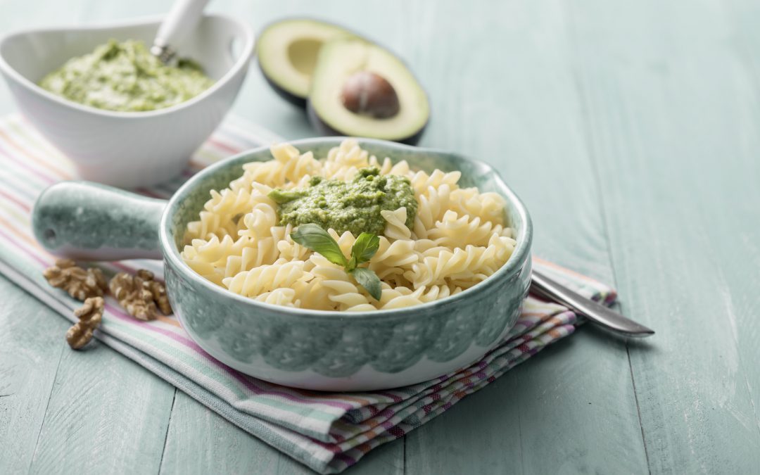 PASTA CON PESTO DE PALTA Y NUECES