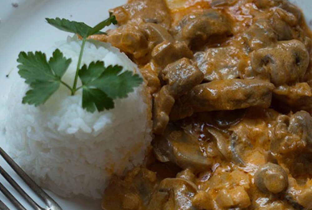 STROGONOFF DE CERDO CON CHAMPIÑONES Y ZAPALLITOS