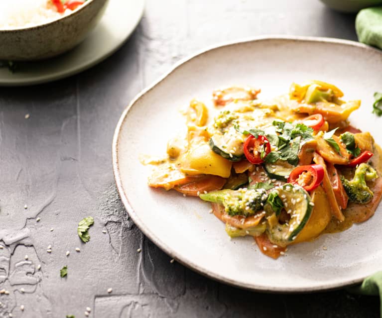 Salteado de verduras con salsa de maní
